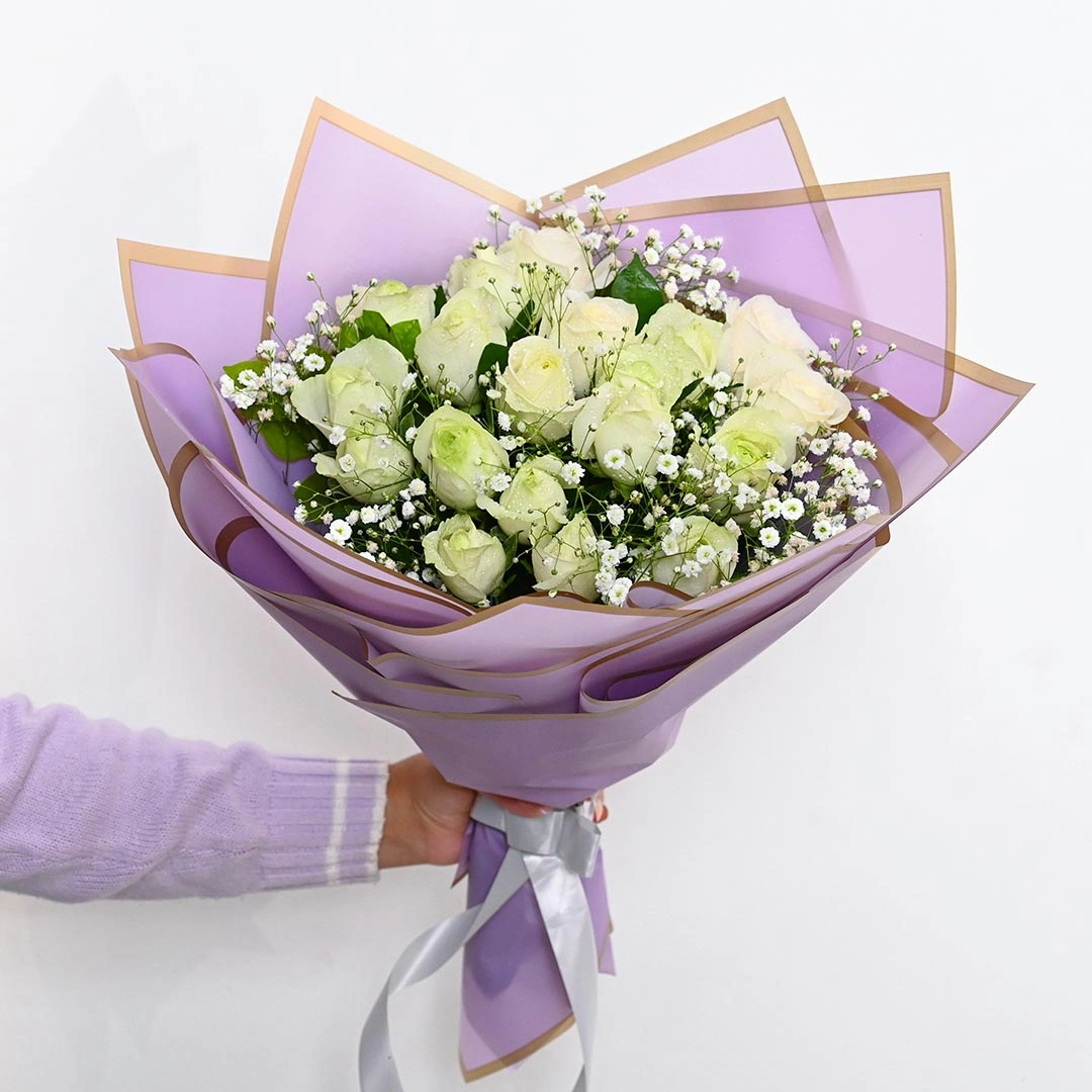 elegantwhiterosebouquetb