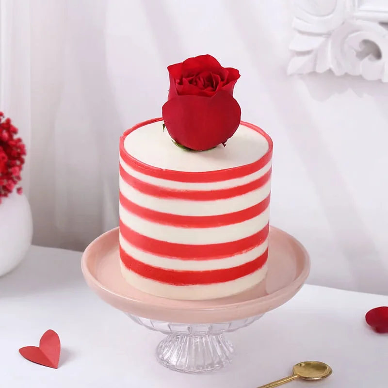 rosestripesredvelvetcake9715390caA0