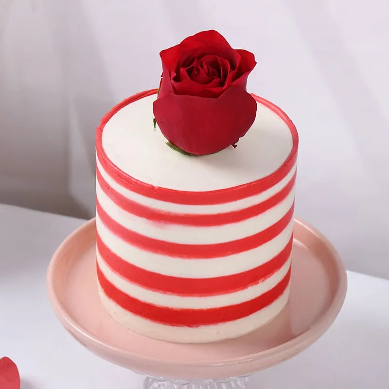 rosestripesredvelvetcake9715390caC0