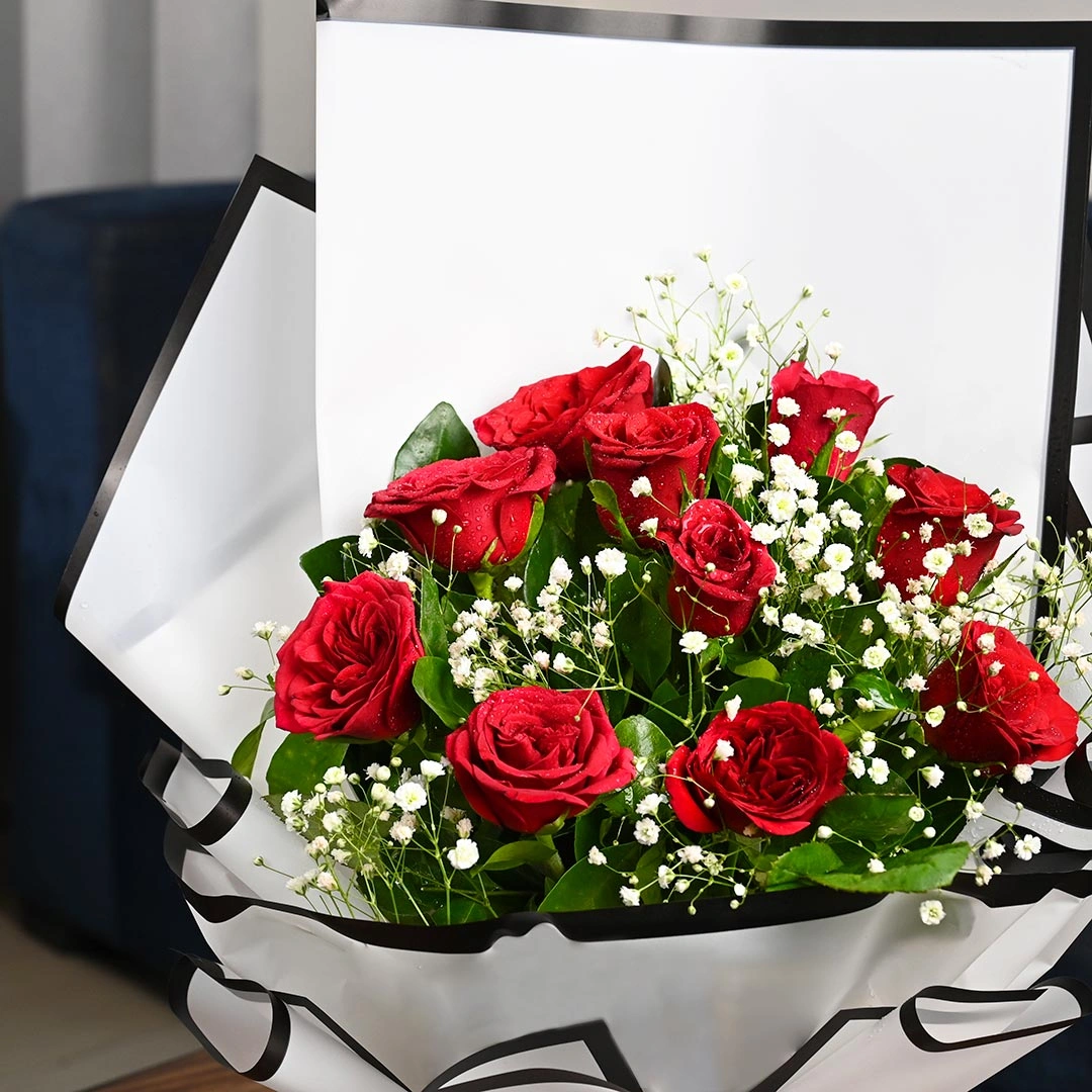 delicateravishingredrosesbouquetc