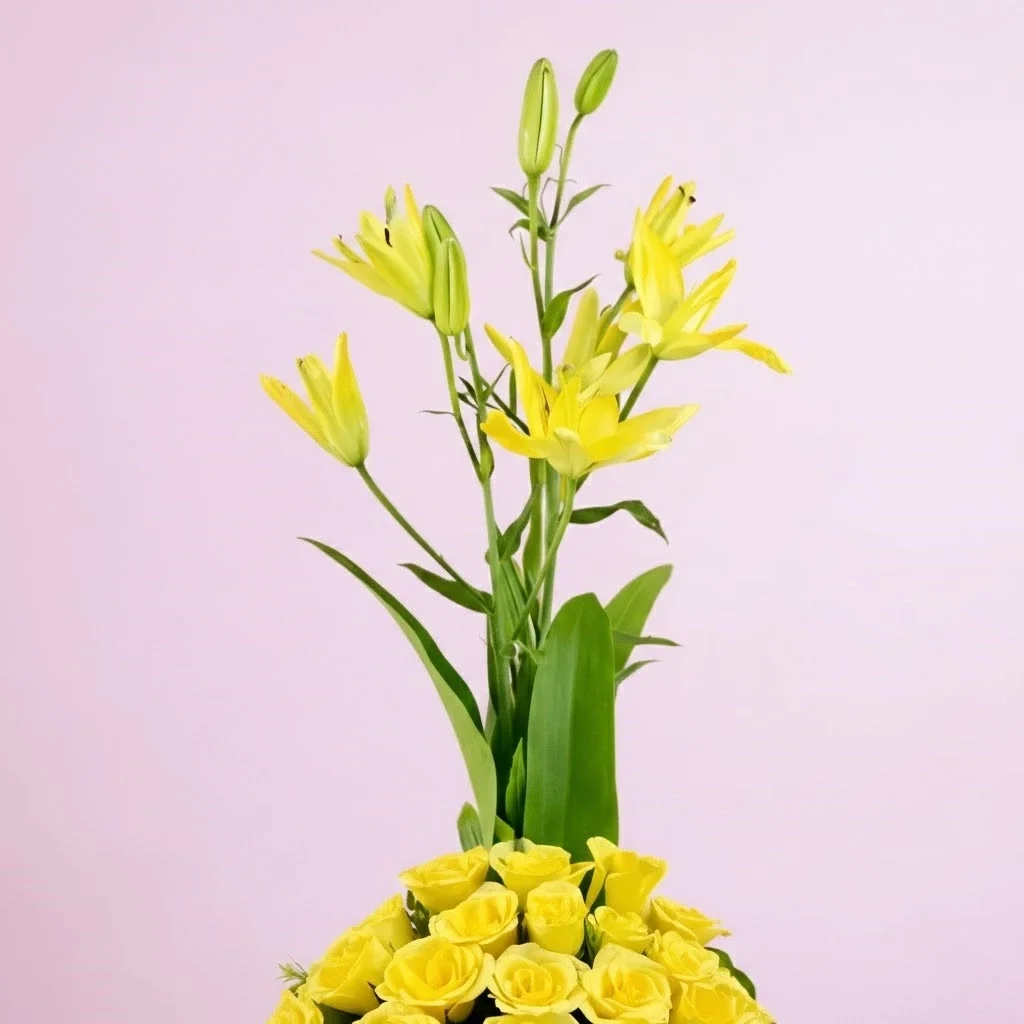 Yellow Lily and Rose Arrangements Bouquet