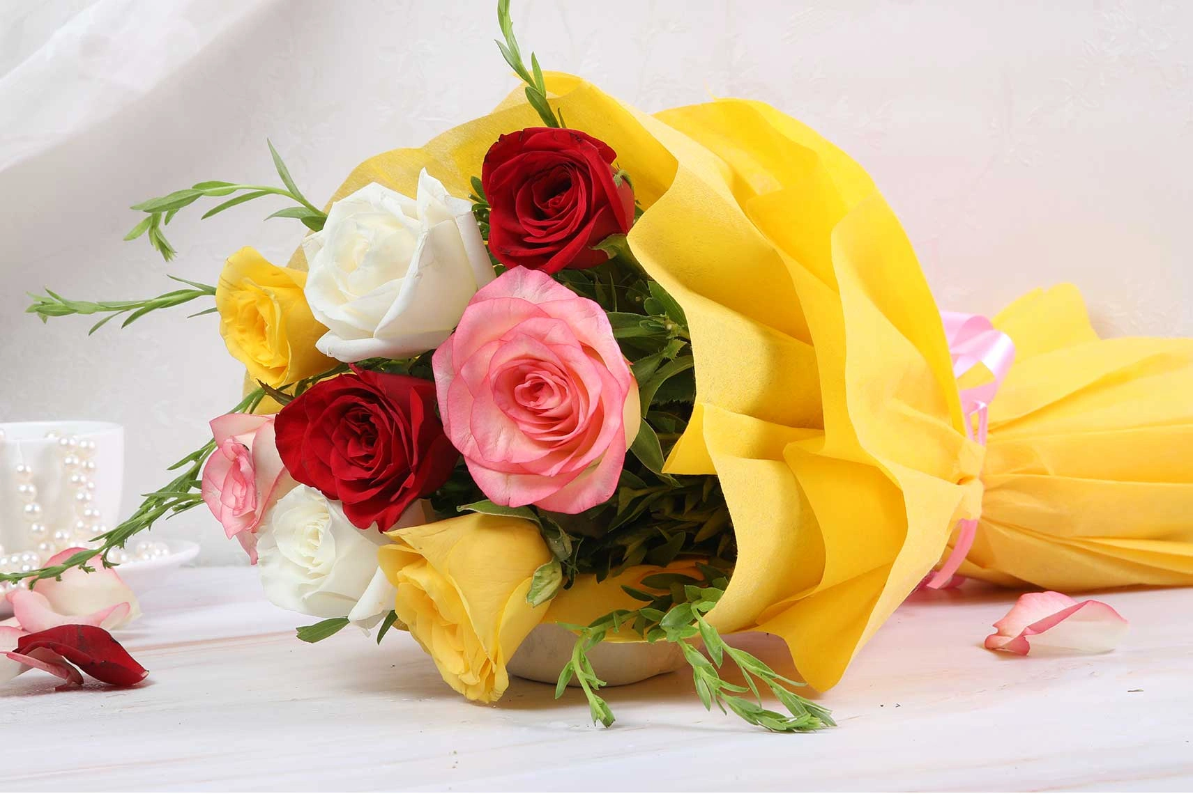 Eight rose Flowers bouquet with yellow wrapping 