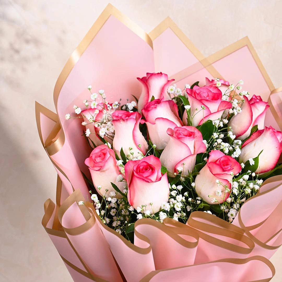 elegantarrangementofpinkrosesd