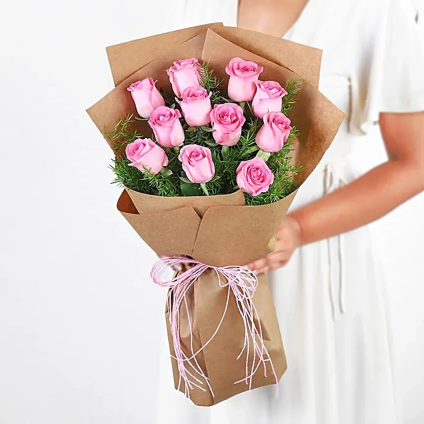 10pinkrosesinbrownpaper4